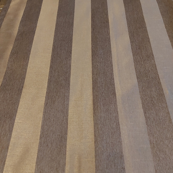 Queen Duvet Cover, 2 Shams & 2 Curtain Panels. - Picture 5 of 6